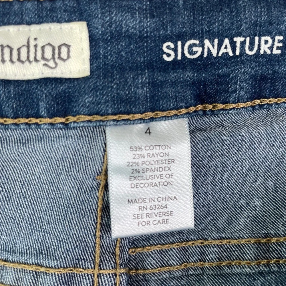 Love Indigo Signature Fit Boyfriend Jeans Size 4 Blue Embroidered Patchwork‎